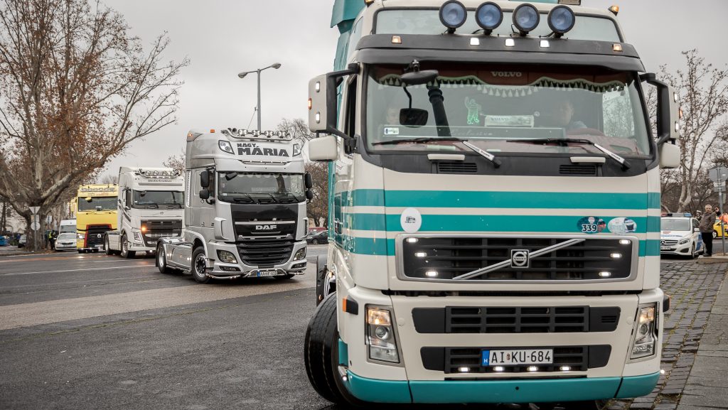 Útdíj: Lázárék teljesítik a kamionosok követelését