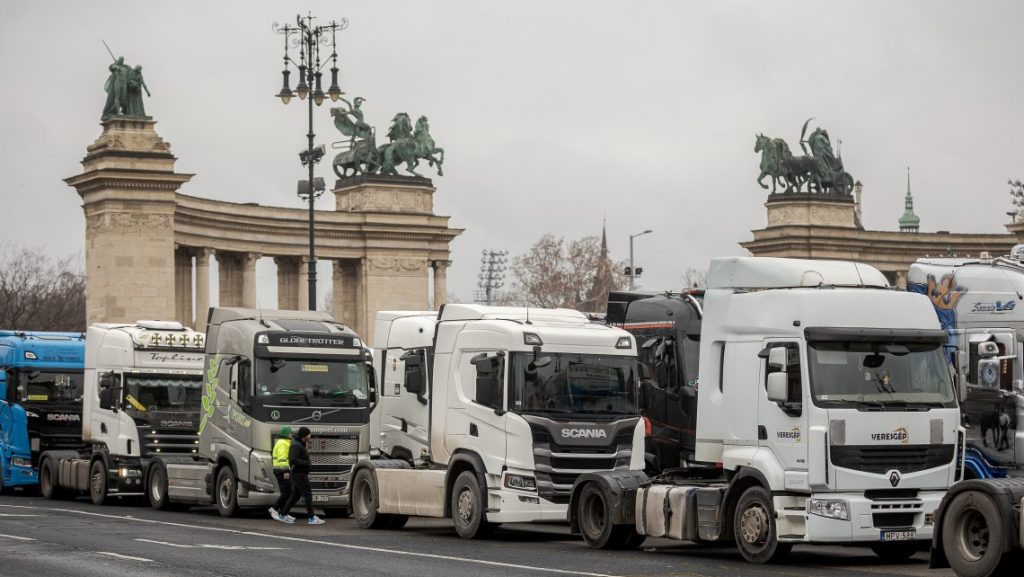Nem tárgyal tovább a fuvarozókkal Lázár János minisztériuma a kiszivárgott hangfelvétel miatt