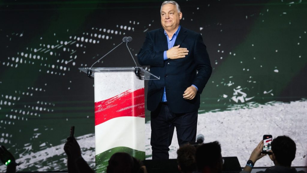 Orbán: Az ukrán elnököt kéne kitiltani