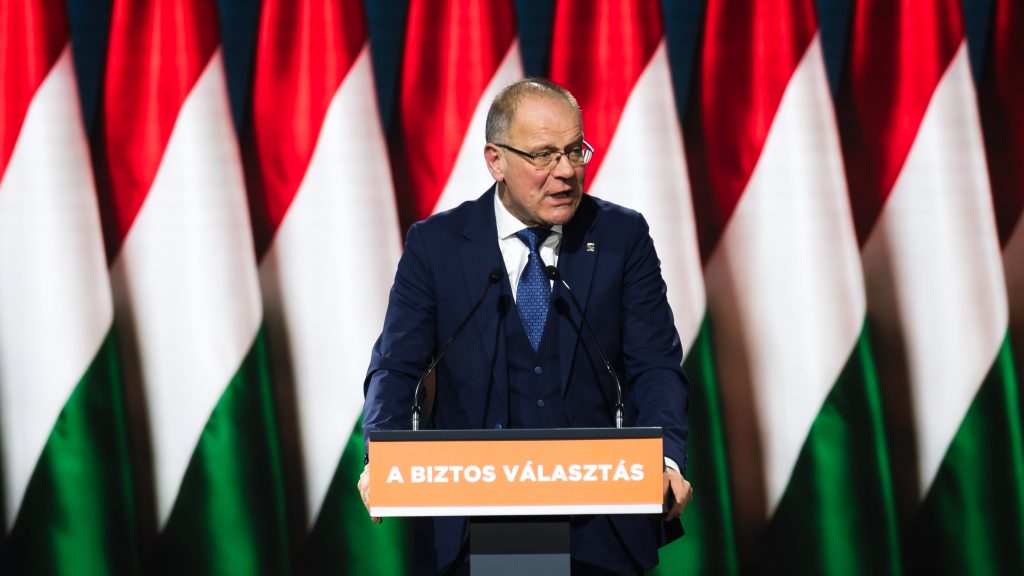 Navracsics: 65,3 százalékban értek egyet a Fidesz politikájával