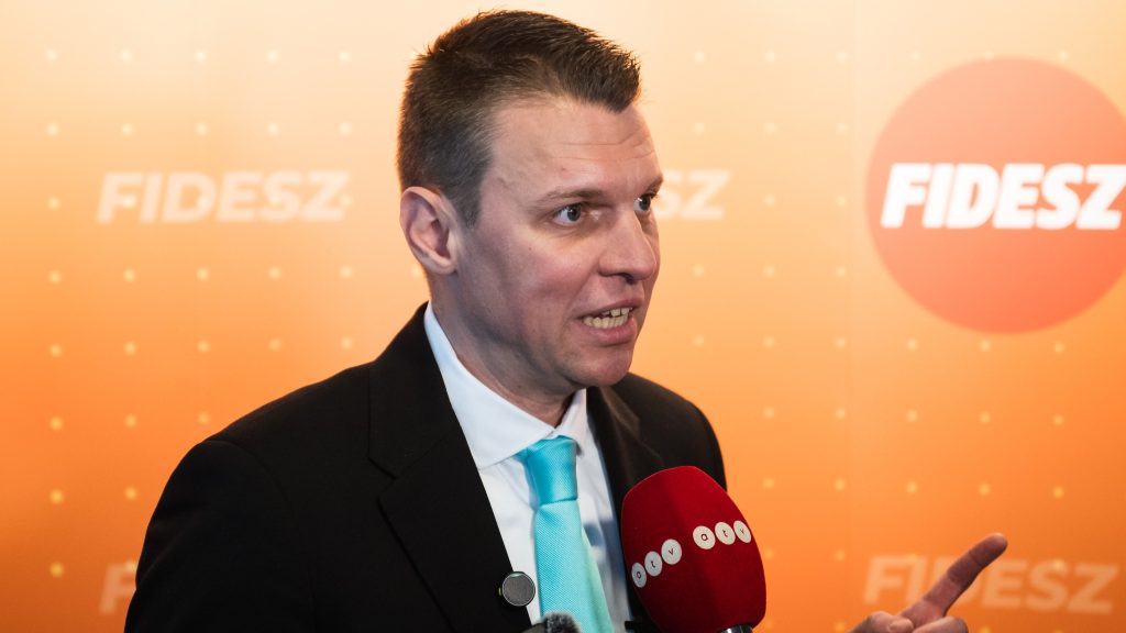 Menczer: Radnai Márk vagy Magyar Péter hálószobájával kapcsolatban nem vagyok illetékes