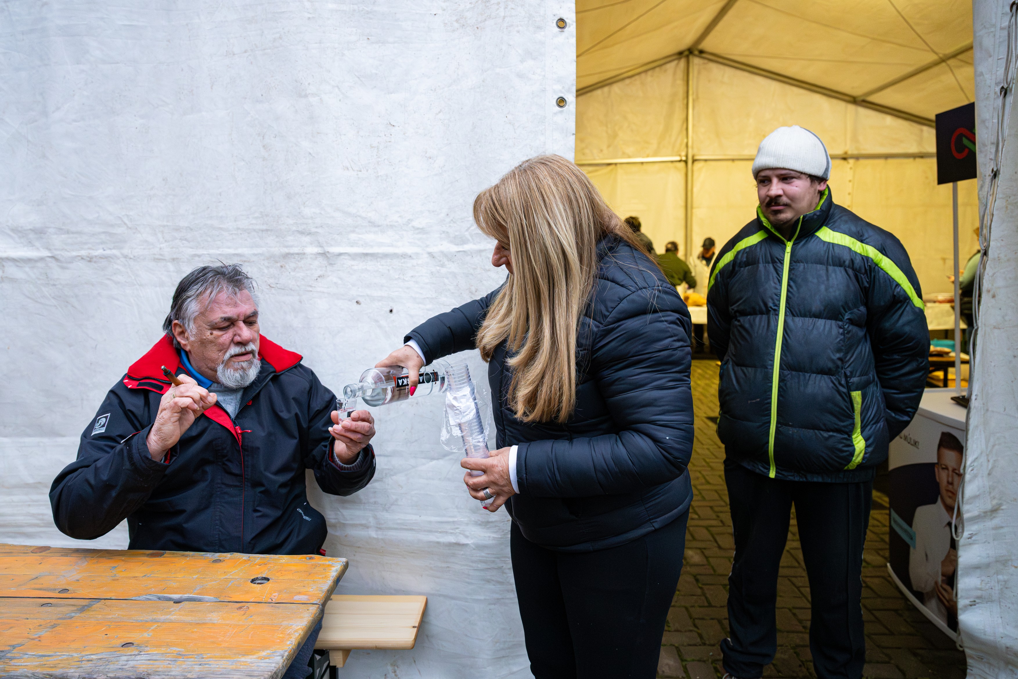 Csatatérré válhat a csornai körzet? – Disznóvágással rúgta be a kampányát a Tisza Párt a legfideszesebb választókerületben 3