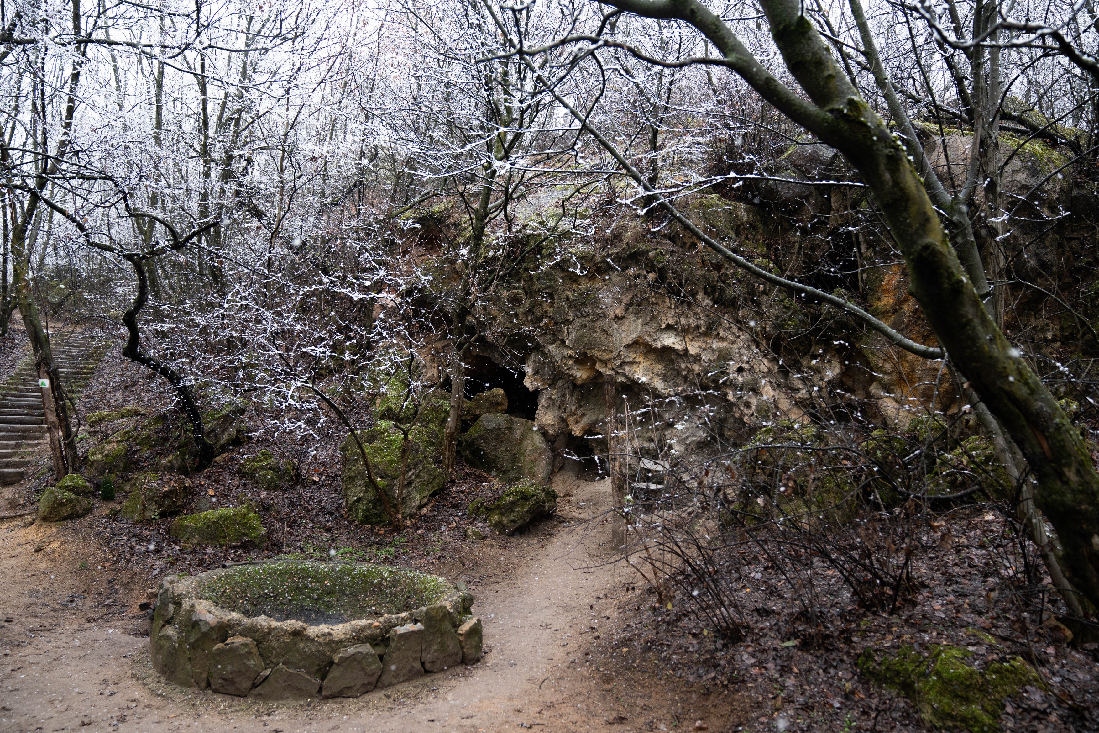 Először kapott esélyt az élettől a férfi, aki 30 éven át élt barlangban 1