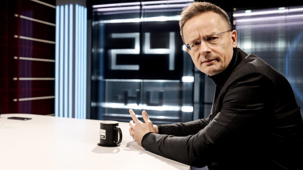 Szijjártó az akkugyári botrányról a 24.hu-nak: Ez egy orbitális hazugság