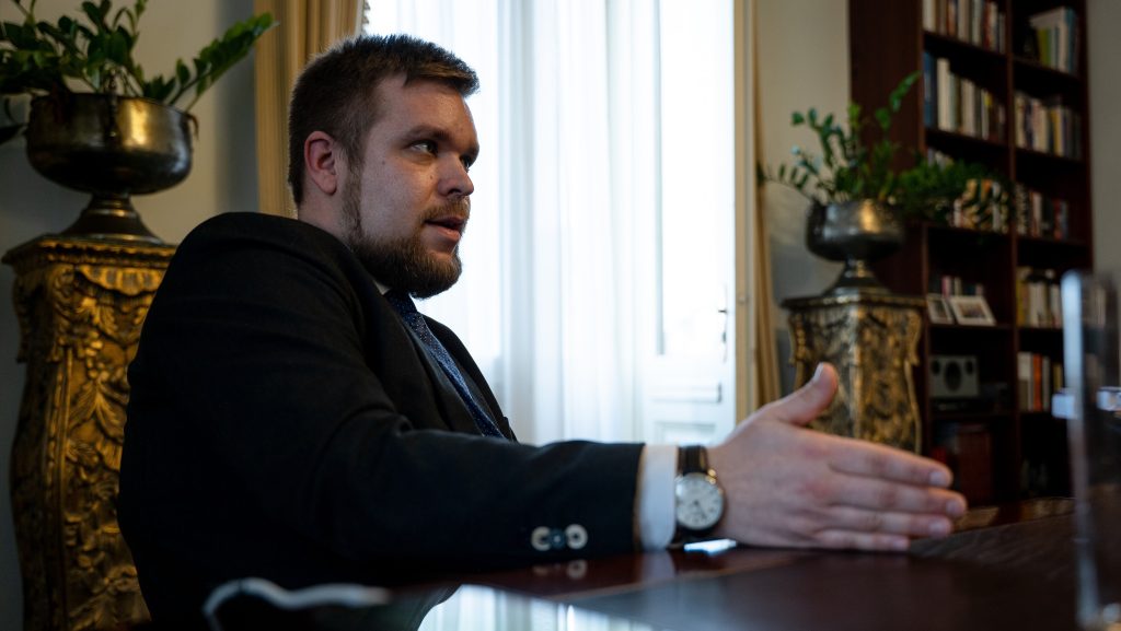 A győri Fidesz nagy nyilvánosság mellőzésével, a kitűzöttnél korábban közgyűlésezne, de ezt sajnos nem ők döntik el