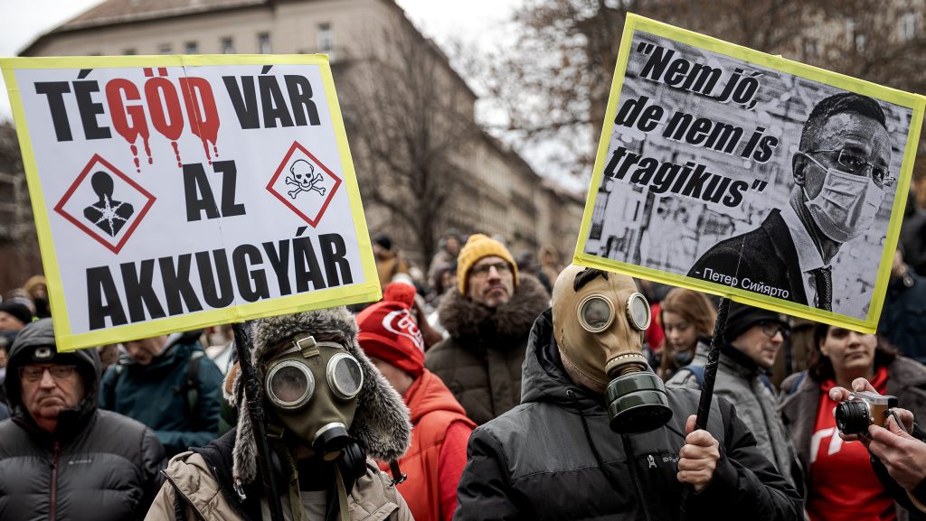 A gödi Samsung-gyár egykori középvezetőjének feljegyzéseiből kiderül, mi okozhatta a robbanást, amit Magyar Péter nemrég videón mutatott be