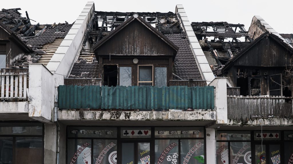 Bejutottunk a leégett Budakeszi házba, ahol három ember halt meg a pénteki tűzben