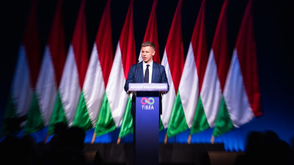 Magyar Péter elkezdte bemutatni a gödi akkugyár botrányában érintettek történeteit