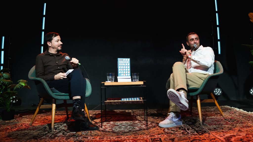 „Lesz egy hely, ahol szörnyű szégyen lesz Rogán Antalnak lenni” – bemutatták a Leborotvált országot