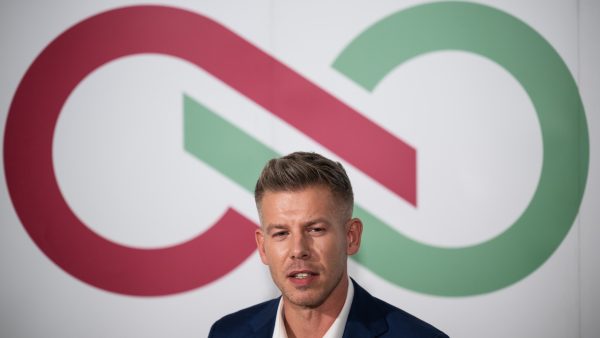 Magyar Péter: Feljelentem a fideszes képviselőjelölt lefejezéssel fenyegető emberét