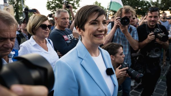 Dobrev Klára: Csányi Sándort, fejezze be a tömeges kirúgásokat, ne az emberek sorsán nyerészkedjen!