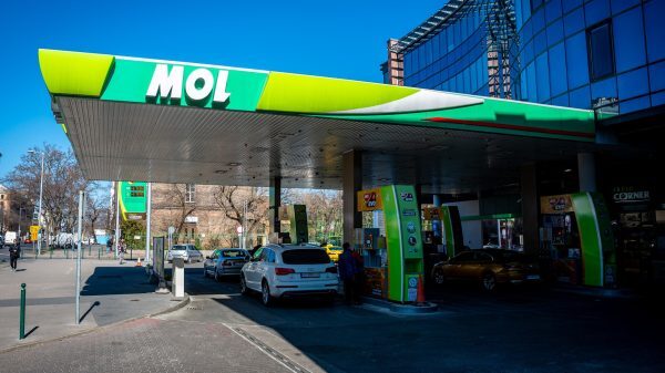 Fordulat: felszabadítja a MOL a stratégiai kőolajkészleteket
