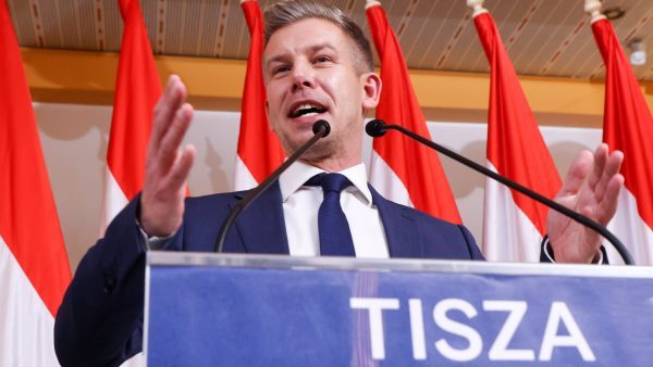 Magyar Péter: a Tisza elsőként adta le az összes helyen, a Fidesz még küzd az ajánlásokkal