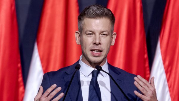 Magyar Péter először jobbulást kívánt Erdő Péternek