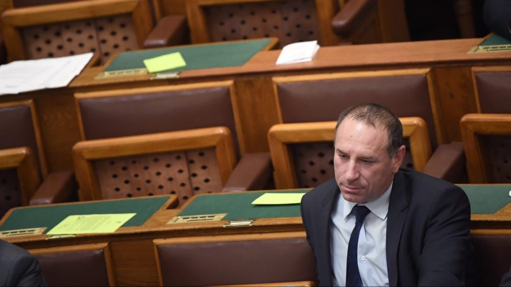 Boldog István hamis AI fotót tett közzé a Tisza aláírás-gyűjtéséről, de rajta felejtette a vízjelet