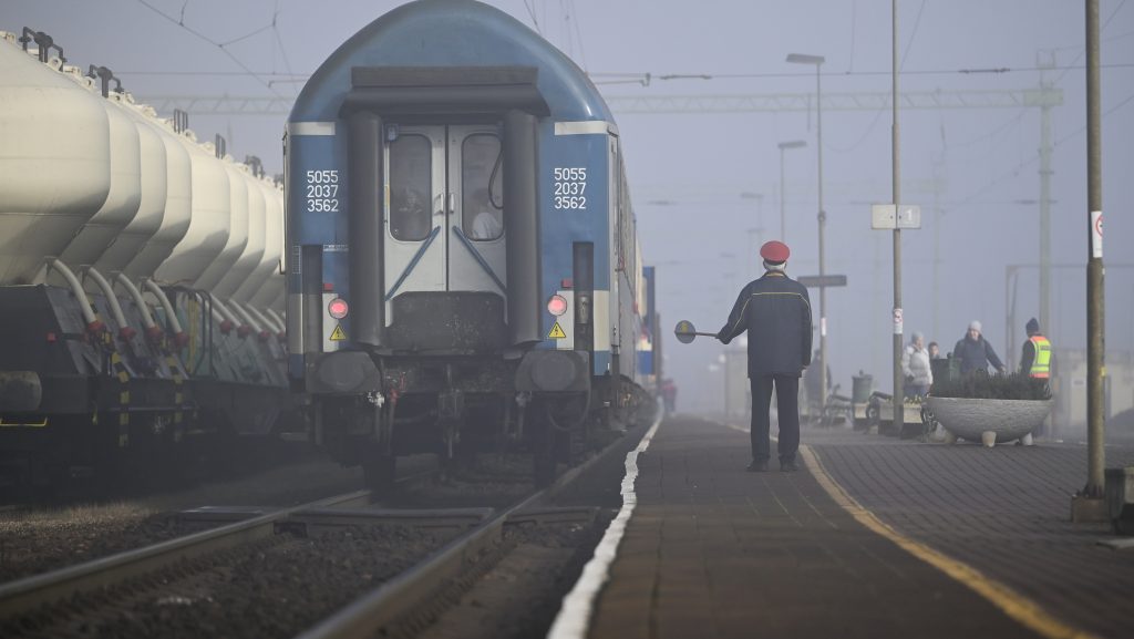 Velencén és a Balatonnál is gázolt a vonat