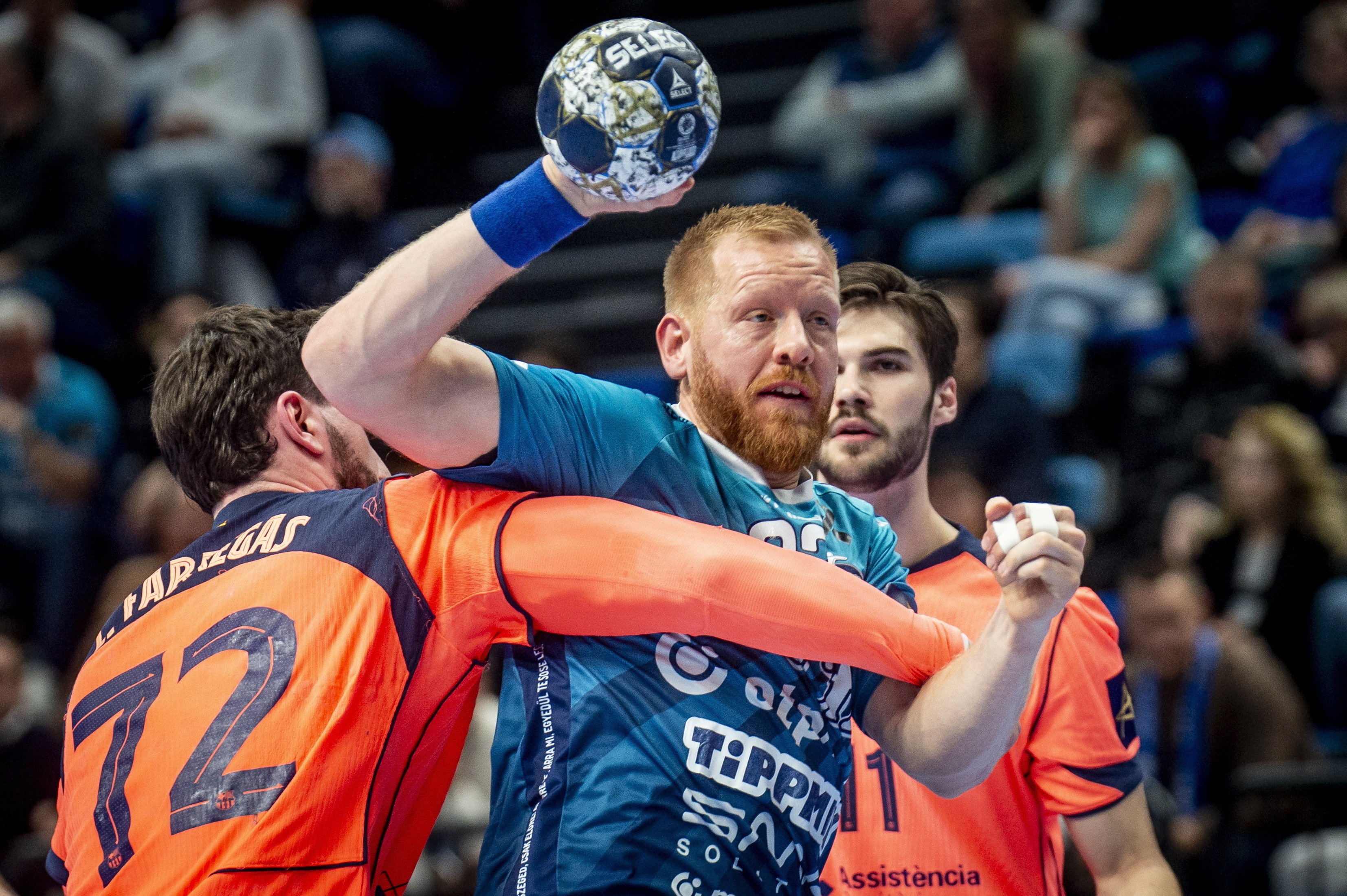 Jim Gottfridsson, a Szeged (k), valamint Ludovic Fabregas (b) és Djordje Cikusa Jelicic.