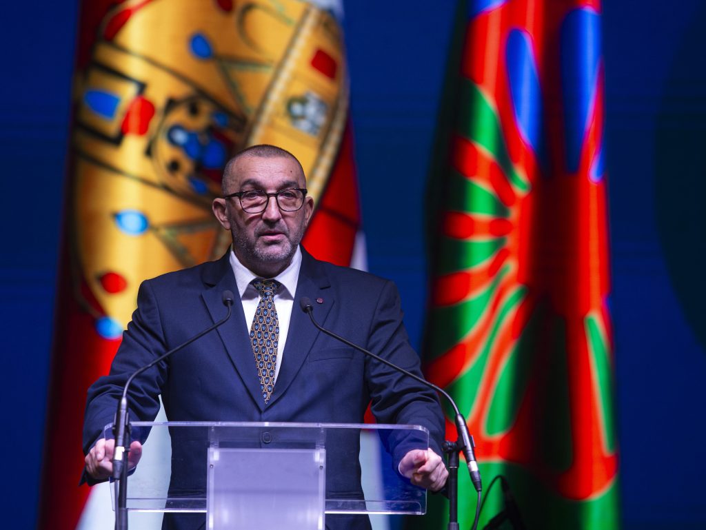 Fidesz-tag kerülhet a parlamentbe a roma listáról