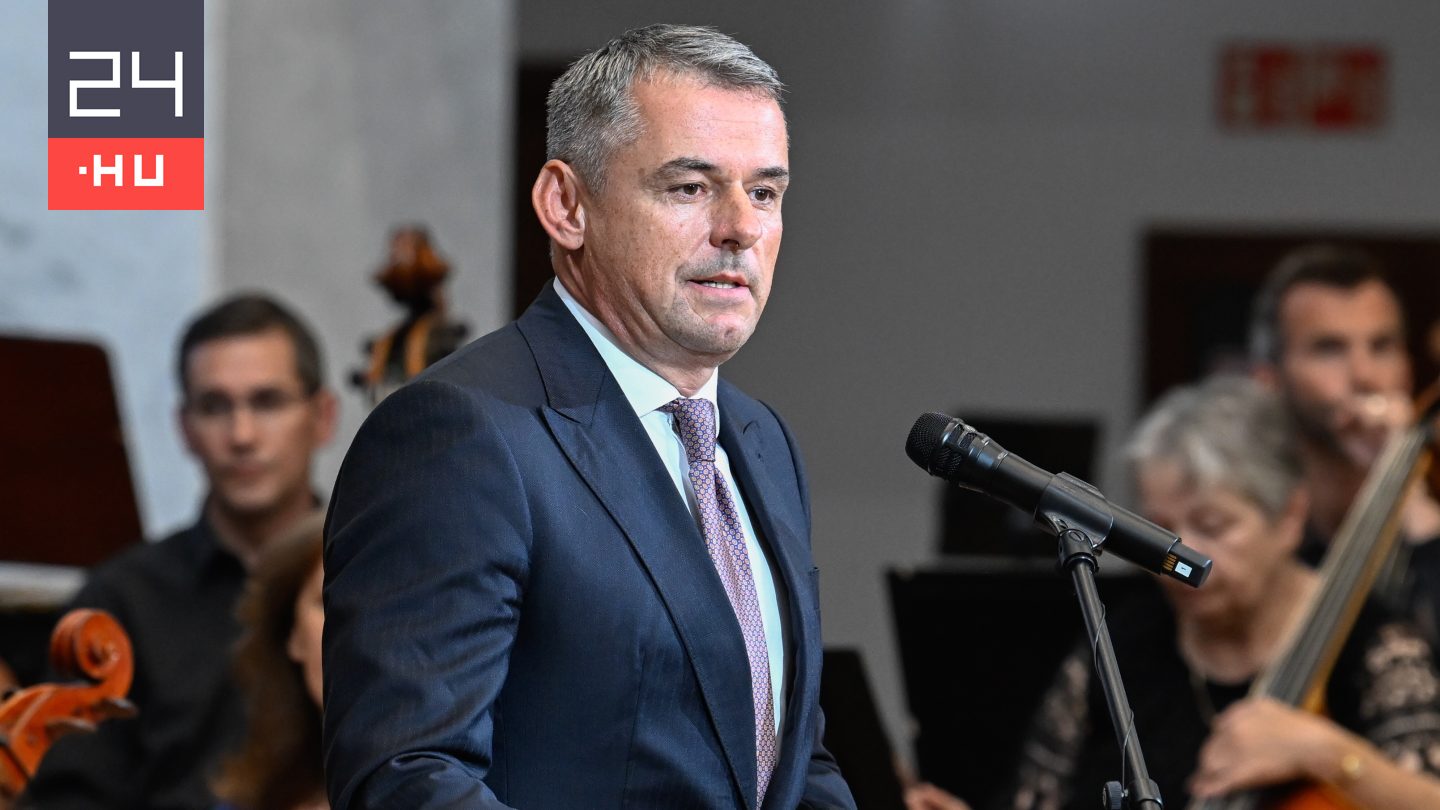 Eltávolította az uniós zászlókat az agrártudományi egyetemről a rektor