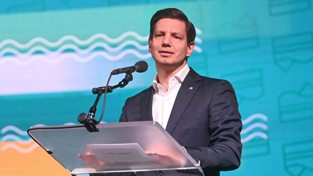 Távozott posztjáról az állami turisztikai vezető, aki euróban kapta a fizetését