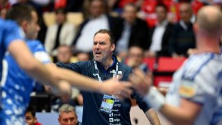 Croatia's coach Dagur Sigurdsson (C) reacts during the men's EHF Euro 2026 third place handball match Iceland vs Croatia in Herning, Denmark, on February 1, 2026.