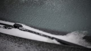 ónos eső a szélvédőn