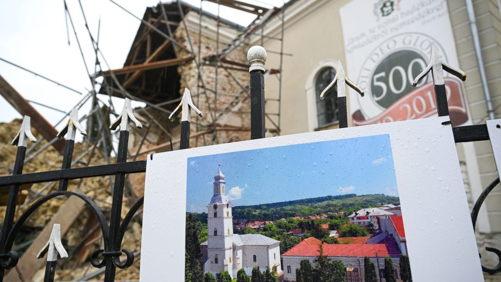 Így omlott le az ötszáz éves szilágycsehi templomtorony