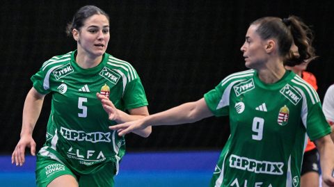 Csíkos Luca (balra) és Hársfalvi Júlia.