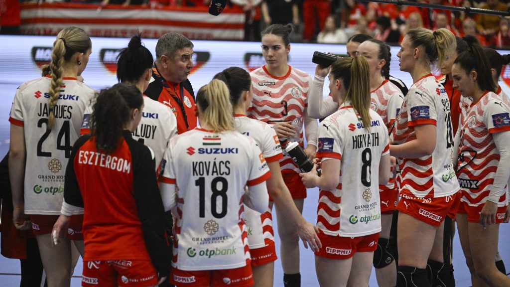 Elek Gábor, a Mol Esztergom vezetőedzője (b4) a női kézilabda Európa-liga B csoportja 5. fordulójában játszott Mol Esztergom - Nyköbing Falster HB mérkőzésen az esztergomi Suzuki Arénában 2026. február 15-én.