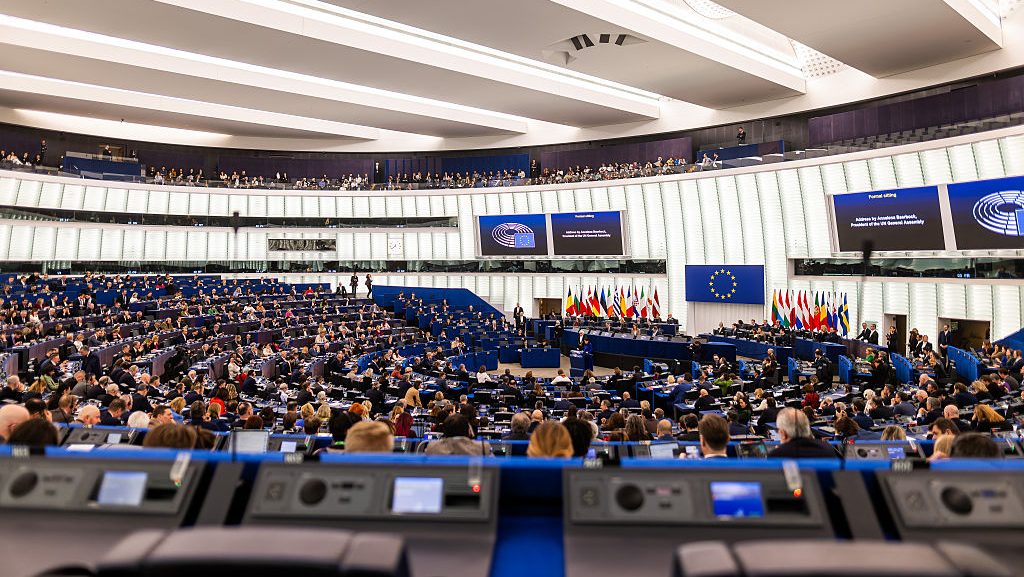 Az Európai Parlement megszavazta az Ukrajnának szánt, 90 milliárd eurós hitelt