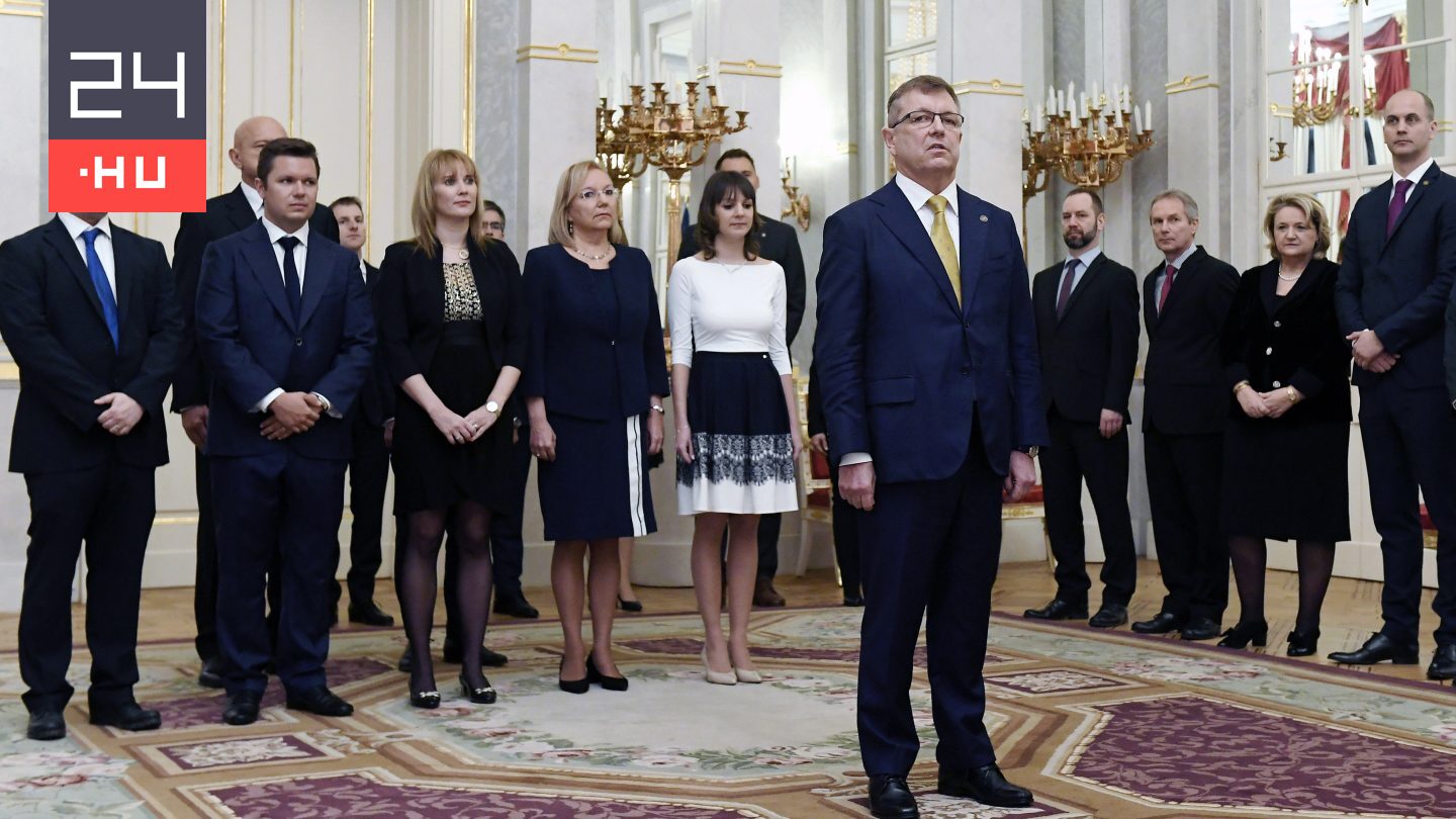 Lebontották Matolcsy Ádám engedély nélkül épített rönkházát