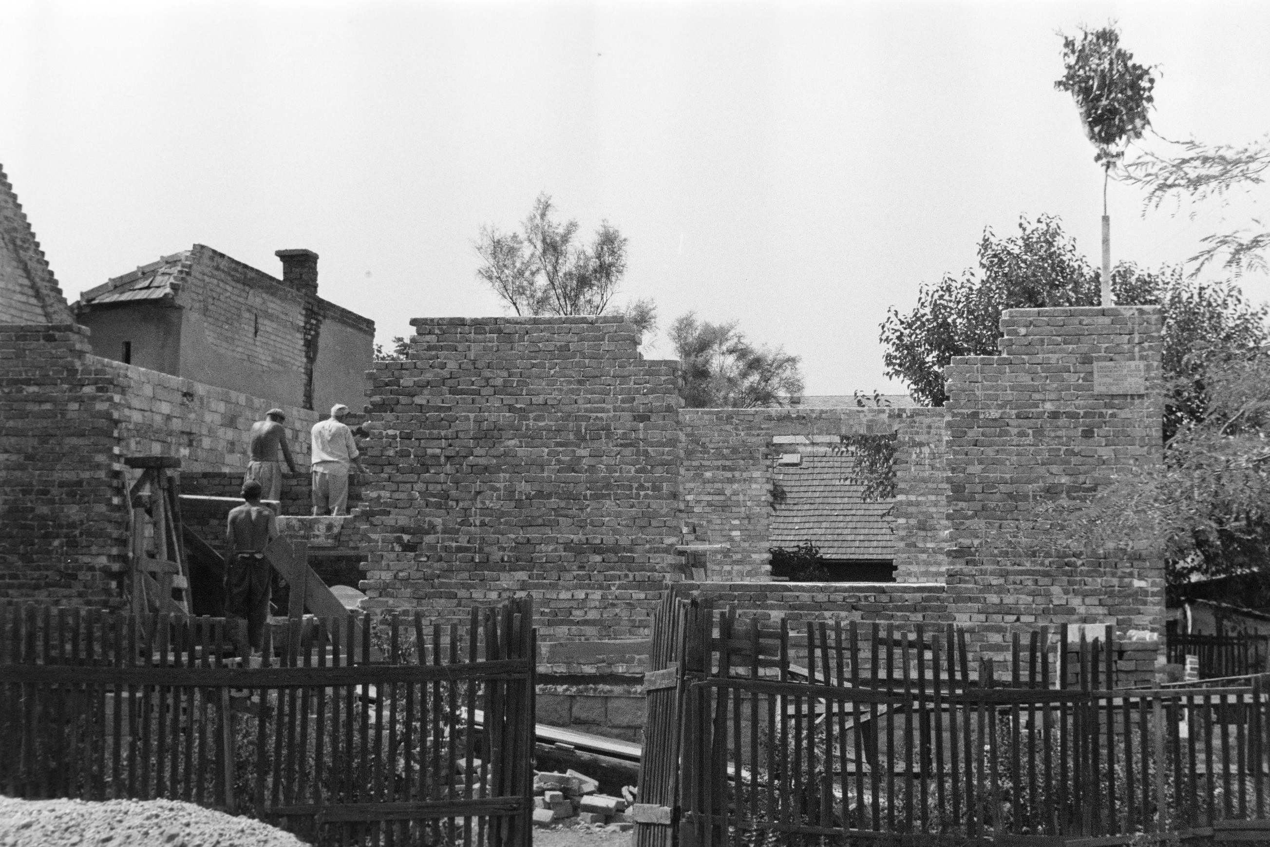 Rengeteget spórolhatna az ország a Kádár-kockák felújításán – de hogyan érdemes nekiállni? 10