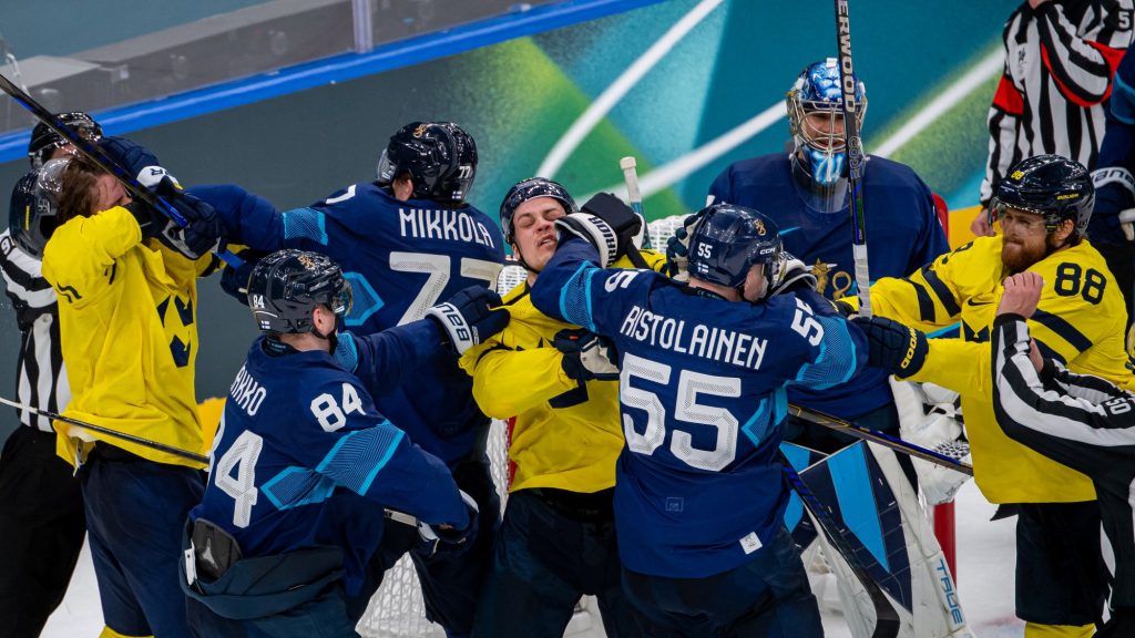 Öt gól és komoly feszültség az olimpiai hokitorna első igazi rangadóján