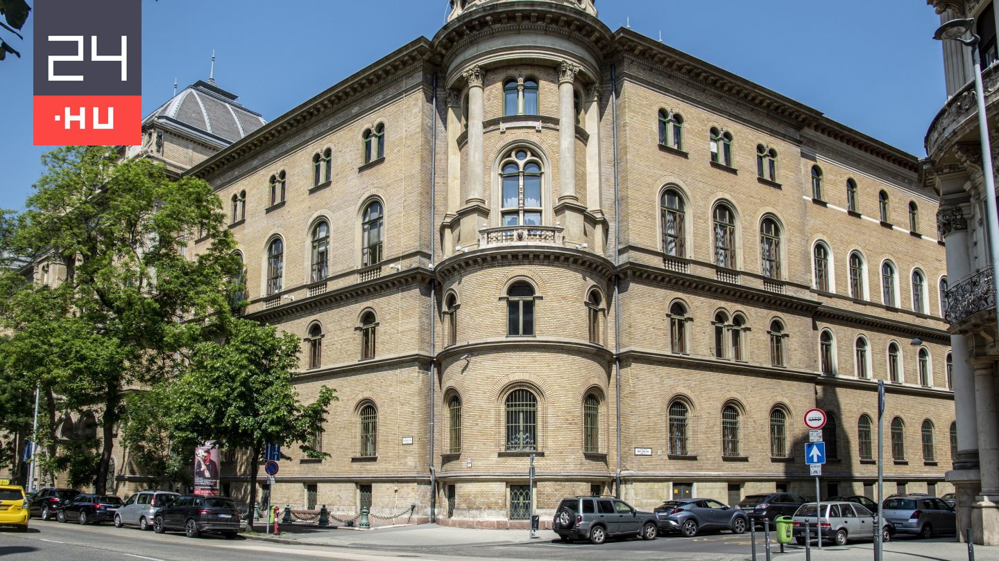 Feljelentést tesz a Fővárosi Törvényszék személyes adattal visszaélés vétsége miatt