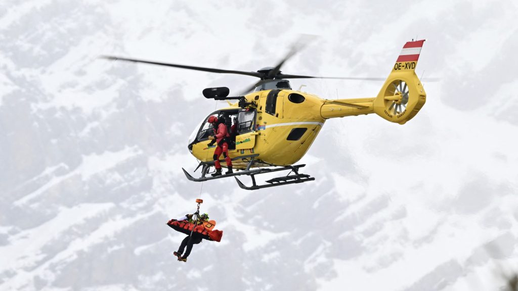 Nagyot bukott az olimpiai pályán, mentőhelikopterrel szállították kórházba az éremesélyes sízőt