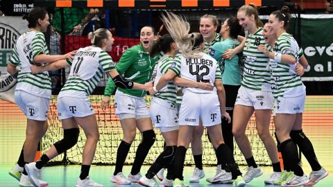 Érd, 2025. szeptember 27. A Ferencváros játékosai a női kézilabda Bajnokok Ligája B csoportjának 3. fordulójában játszott FTC-Rail Cargo Hungaria – Sola HK mérkőzés után az Érd Arénában 2025. szeptember 27-én. FTC-Rail Cargo Hungaria - Sola HK (norvég) 26-25. MTI/Illyés Tibor
