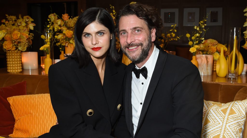 Alexandra Daddario és Andrew Form