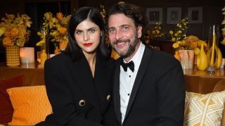 Alexandra Daddario és Andrew Form