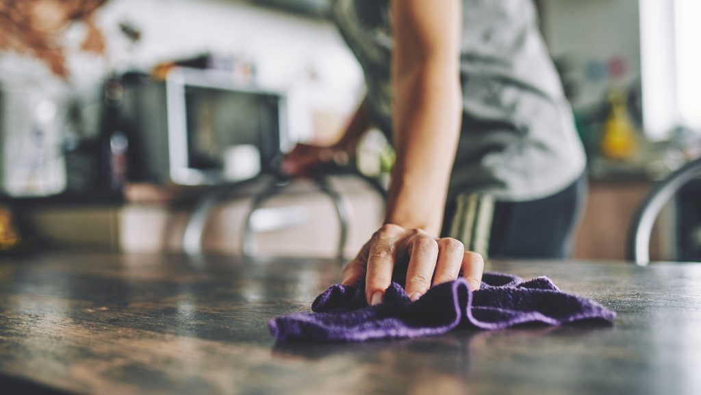 Kórházba vitték a debreceni asszonyt, 12 milliót nyúlt le a bejárónője