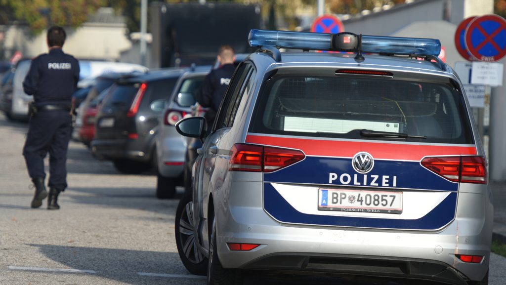 Holtan találtak egy 19 éves magyar nőt ausztriai lakásában, majd az apját is a saját otthonában