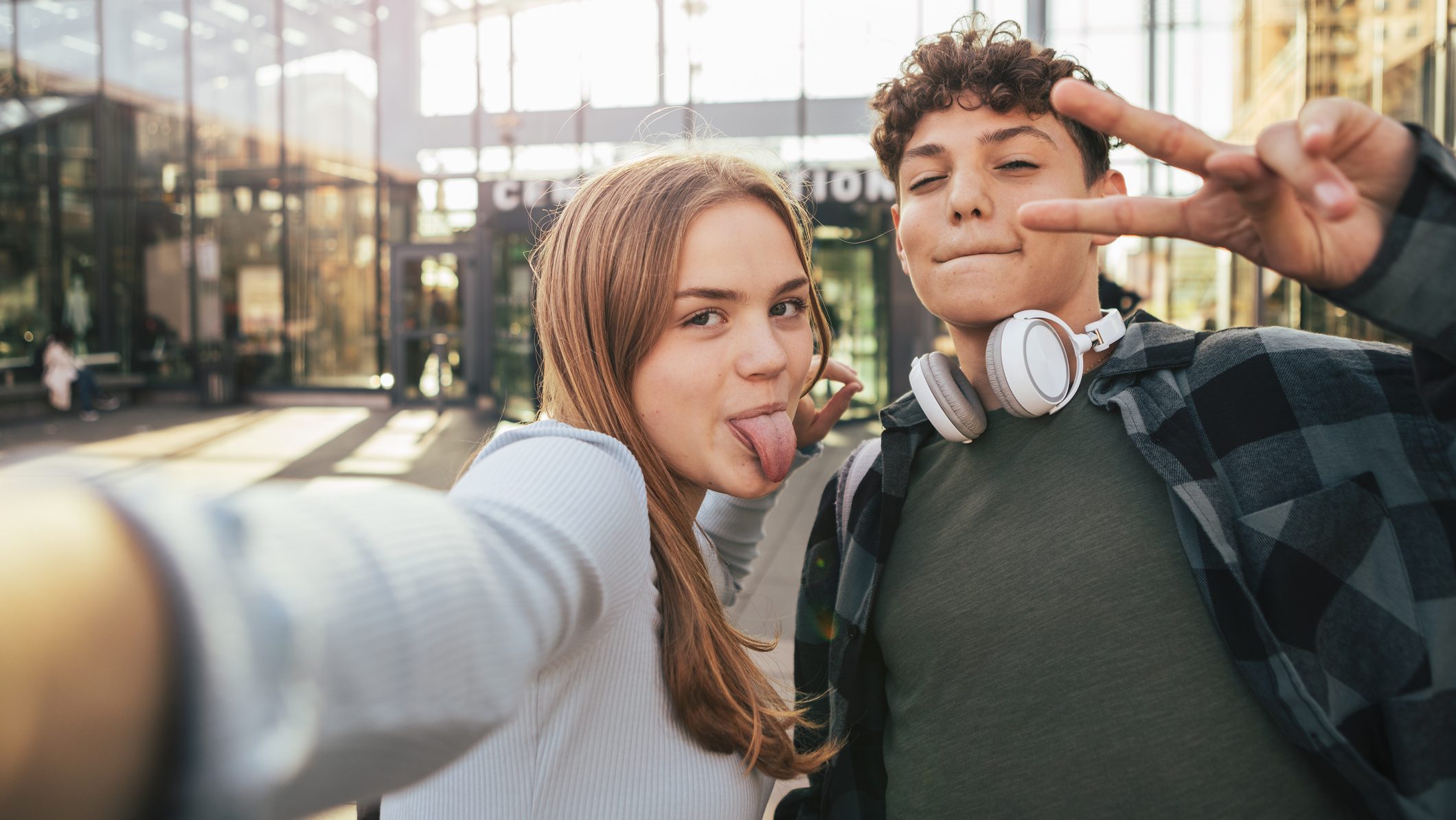 két fiatal, szleng, kvíz