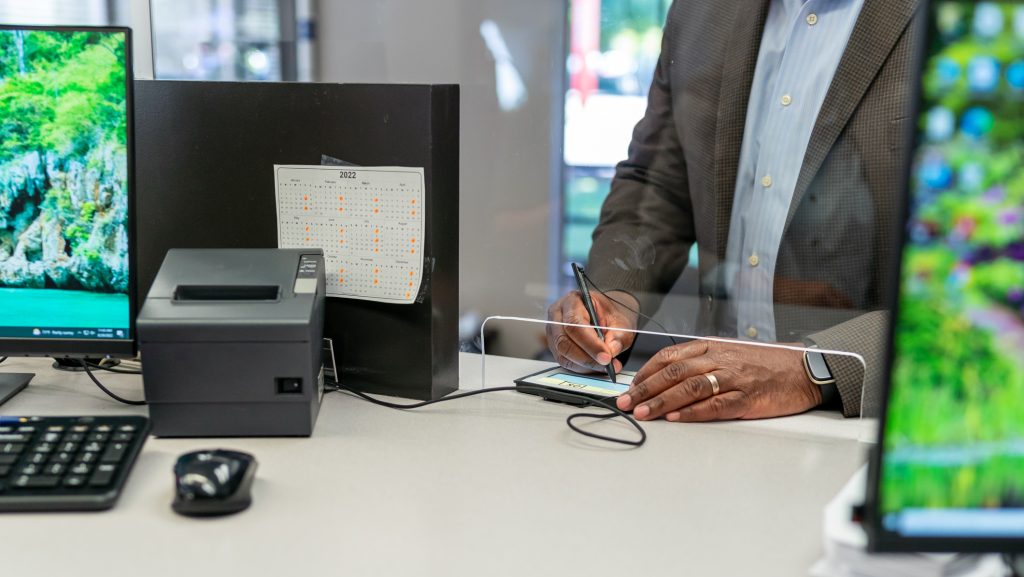 „A bankárok sem mondják meg, hogy hány pártnak kellene indulnia a választáson” – egy nagybank sem vonulna ki a magyar piacról