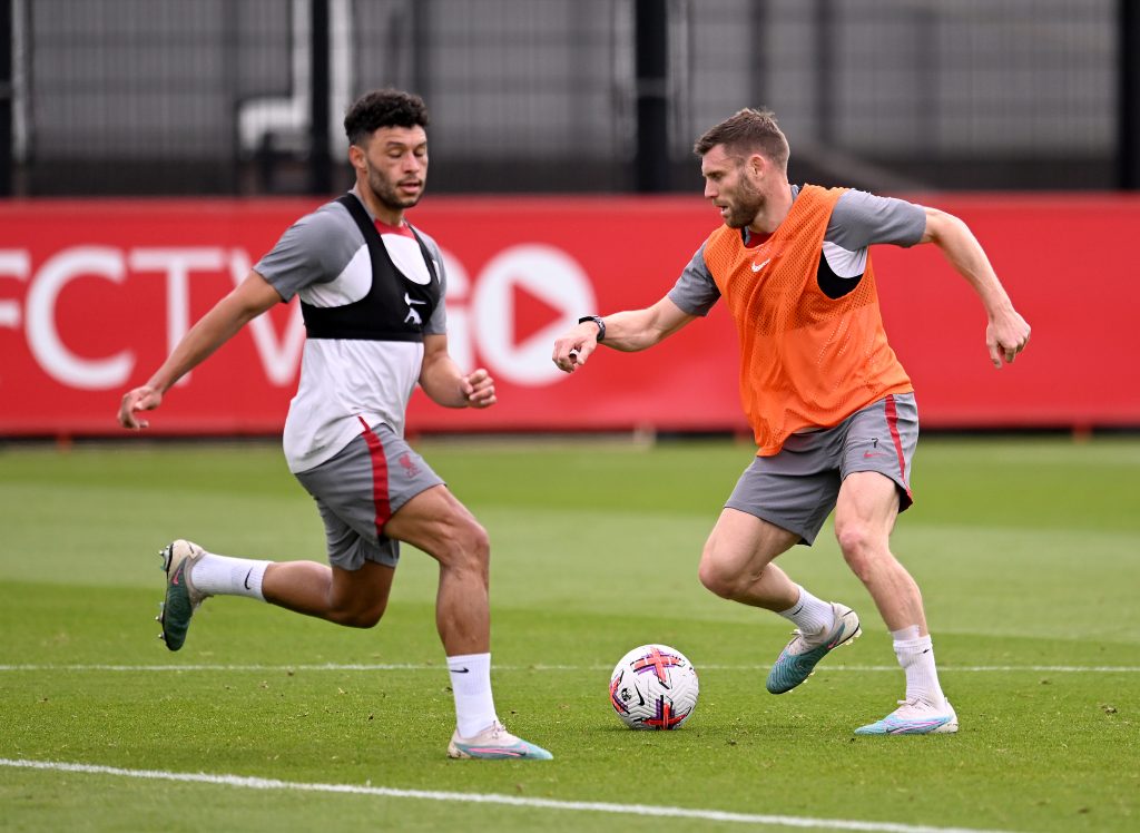 Történelmet írt a Premier League-ben az unalmas srác, aki alvás közben is lefutna egy maratont 3 Alex Oxlade-Chamberlain és James Milner a Liverpool edzésén.