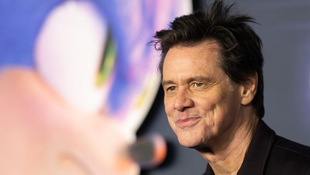 Jim Carrey mindenkit meglepett egy díjátadón: franciául beszélt és új frizurát villantott