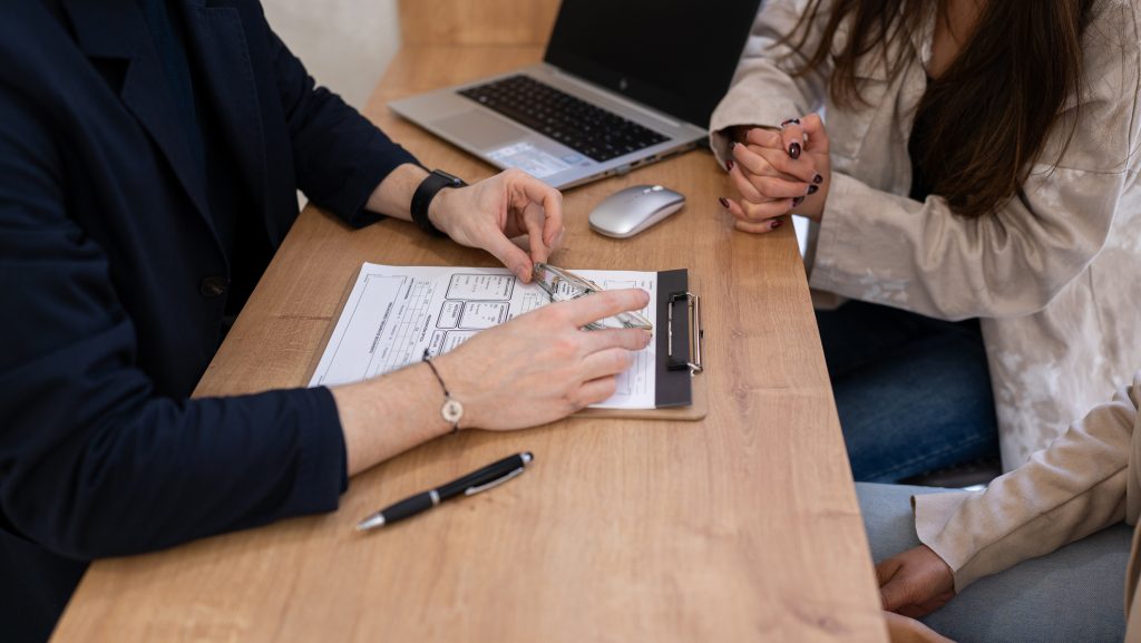 Minden lakossági hitelfelvételt szigorítottak a bankok 2026-ban, az Otthon Start és CSOK-igénylők sem kivételek