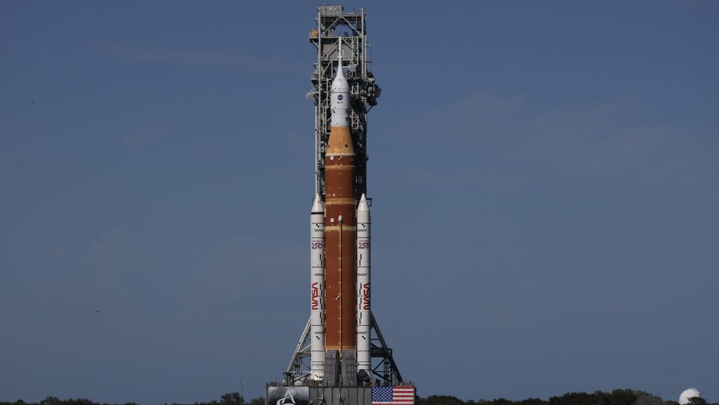 Baj van a NASA óriási rakétájával, tovább késik a holdmisszió