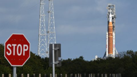 nasa, artemis-2, sls, rakéta, késés, halasztás, hiba, szivárgás