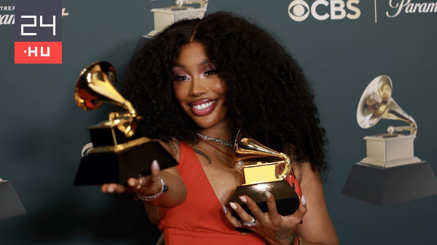 A csokornyakkendős Bad Bunnytól a tollkosztümös Lady Gagáig – a Grammy-gála képekben