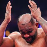 Jarrel Miller feje, miután a parókáját eltávolította.