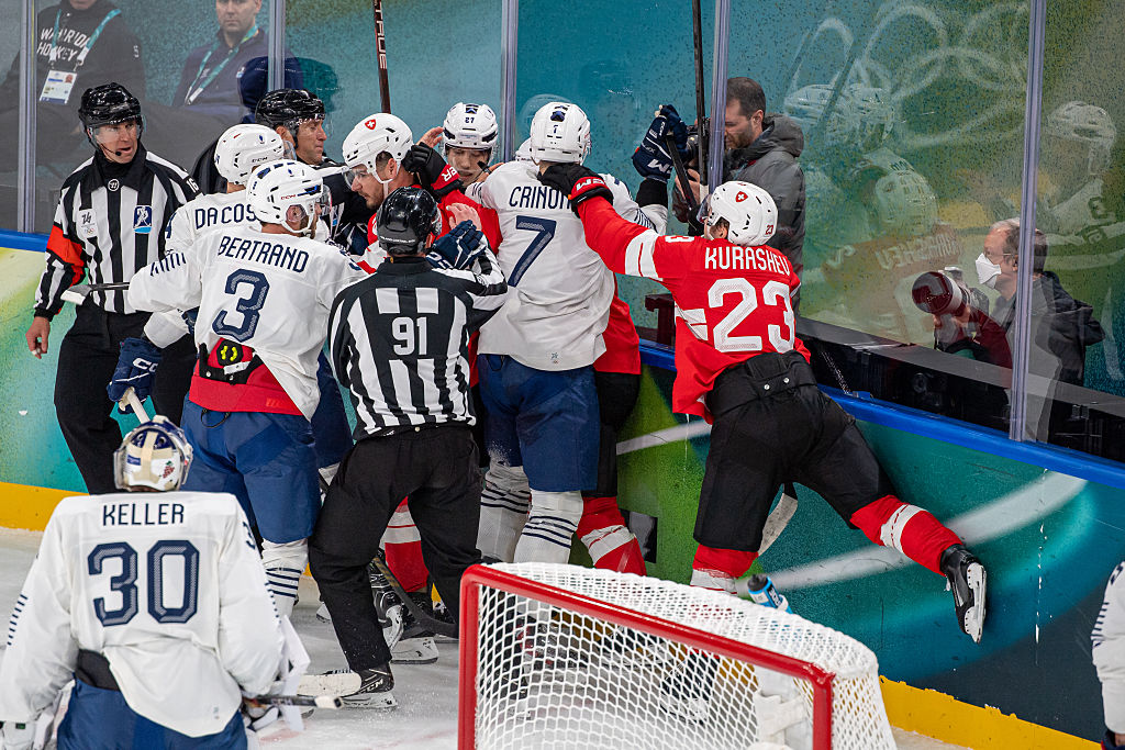 Pierre Crinon eltiltás verekedés téli olimpia jégkorong